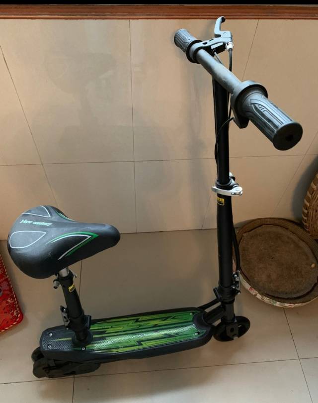 小滑板电动车 没用过几次，便宜转让
