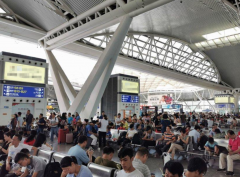 广东广州番禺区广州南站候车区风亭火车高铁灯箱