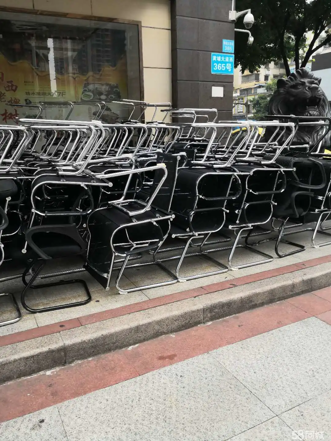 敢为人先办公家具·二手办公家具回收:屏风卡位 老板桌、会议桌 茶几
