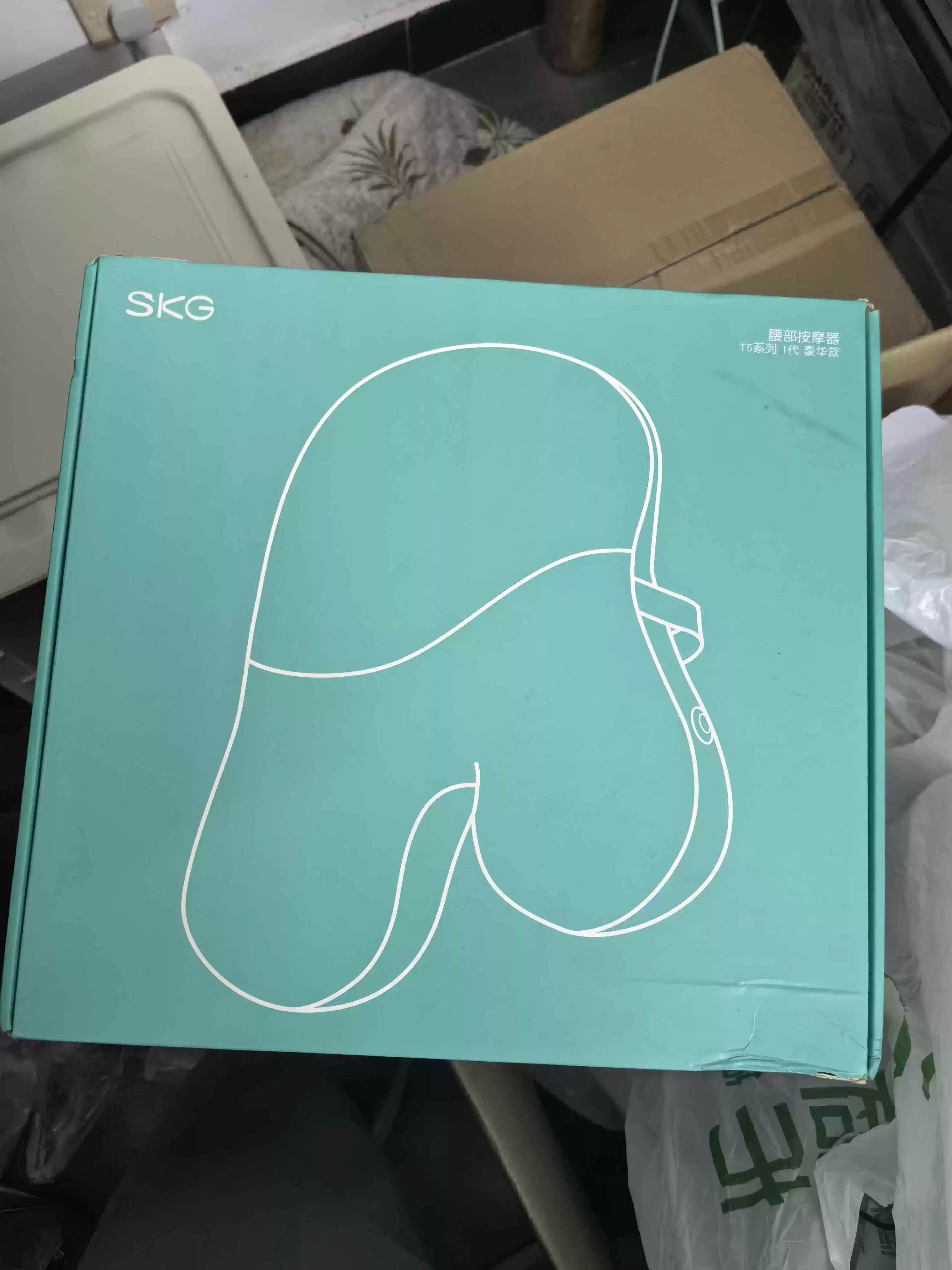 SKG T5按摩腰靠，米白色款