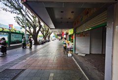 1.肇庆市端州区端州四路41号院内第6幢首层东边商场东起第3卡商铺