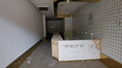 肇庆市端州区建设三路（花园后街）46号肇庆市商业大厦首层东起第5卡商铺