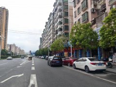 肇庆市桥北路百花园百合苑第四幢首层南起6-7卡商铺